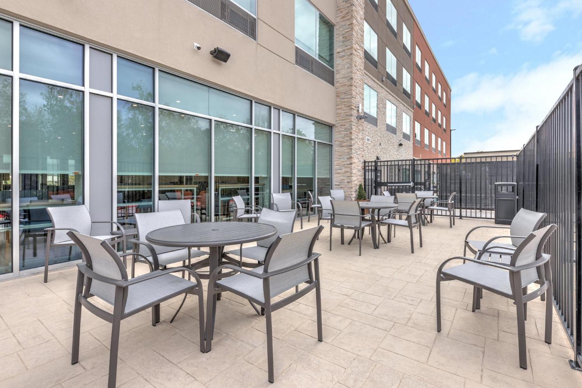 Holiday Inn Express & Suites Austin Airport East By Ihg Экстерьер фото