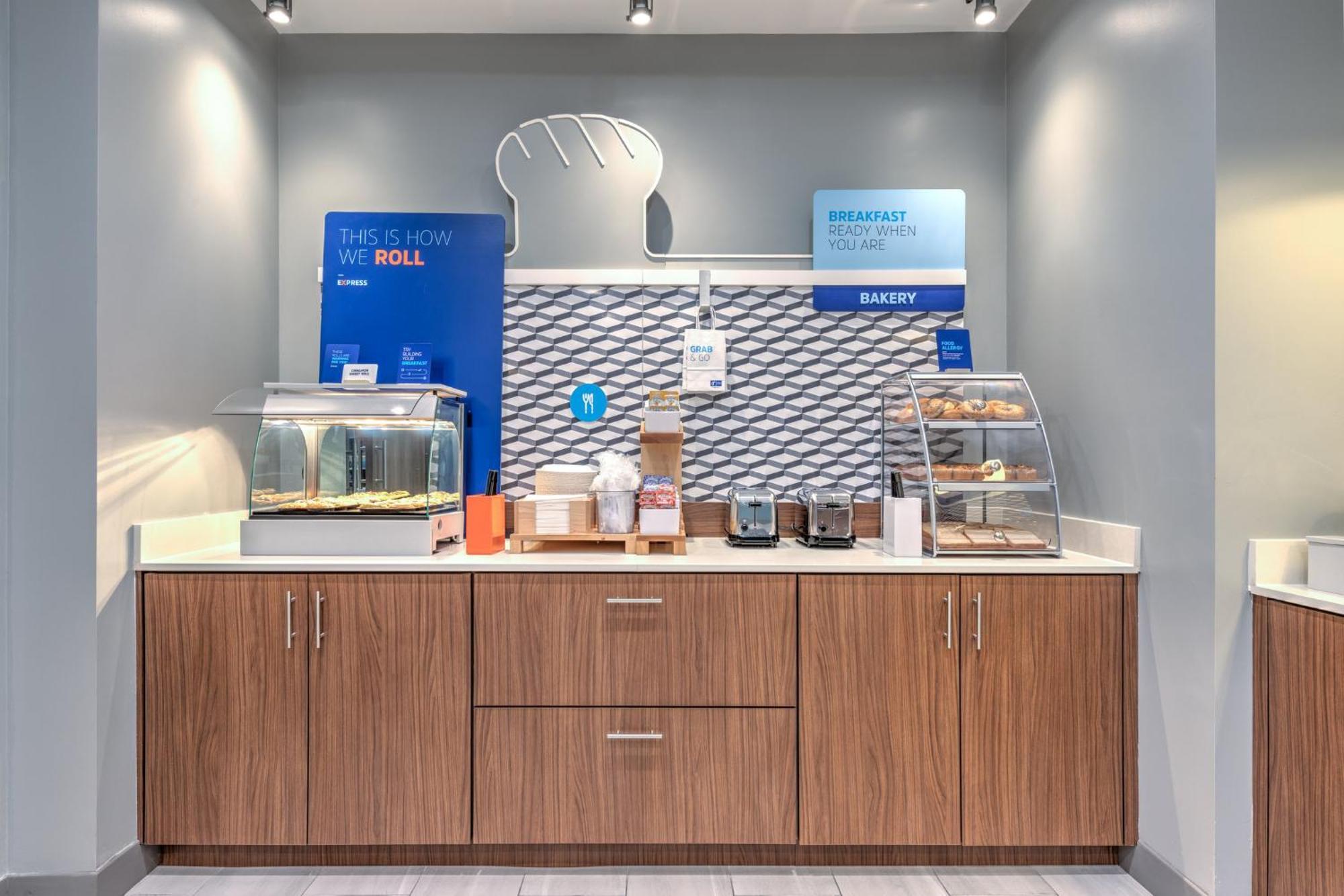 Holiday Inn Express & Suites Austin Airport East By Ihg Экстерьер фото