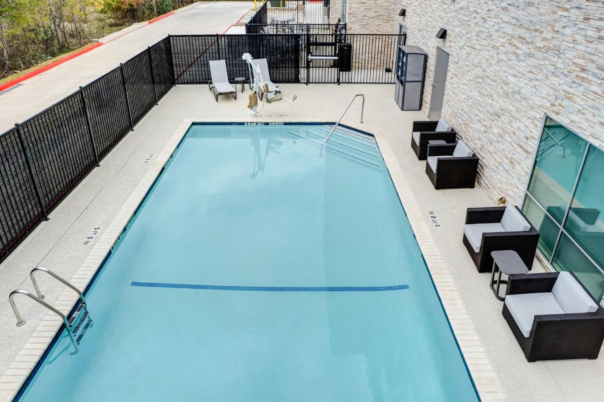 Holiday Inn Express & Suites Austin Airport East By Ihg Экстерьер фото