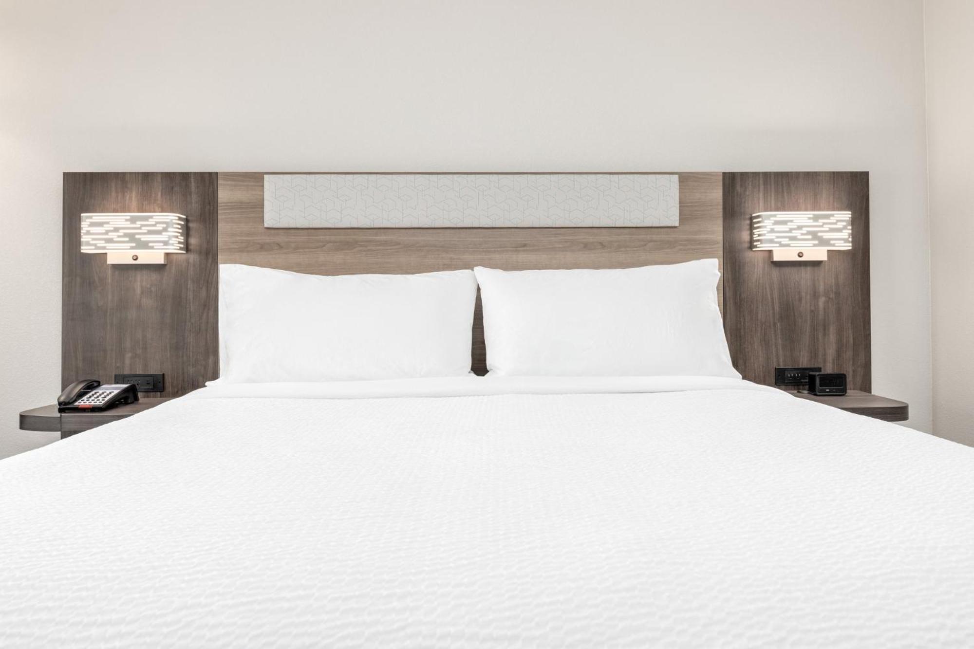 Holiday Inn Express & Suites Austin Airport East By Ihg Экстерьер фото