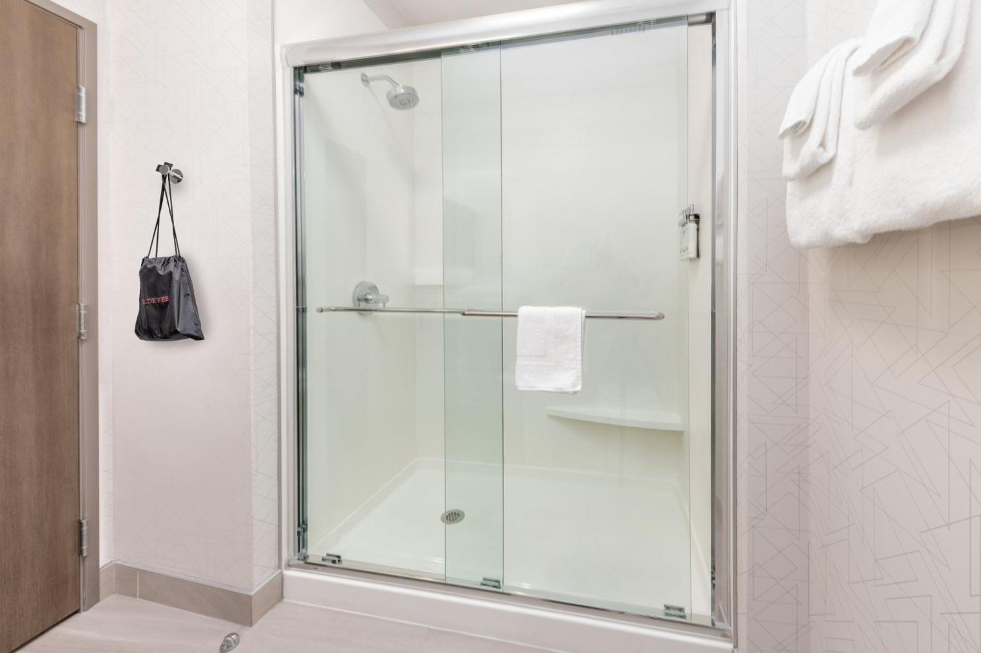 Holiday Inn Express & Suites Austin Airport East By Ihg Экстерьер фото