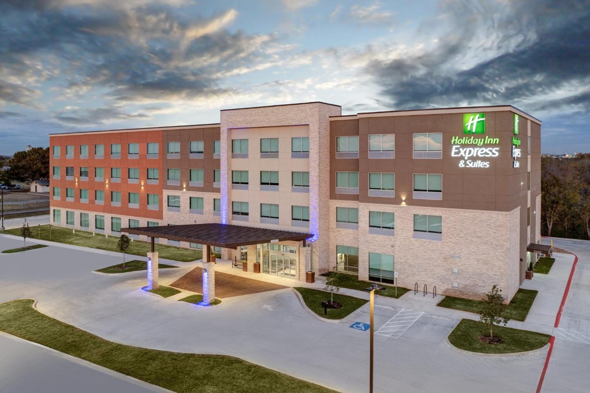 Holiday Inn Express & Suites Austin Airport East By Ihg Экстерьер фото
